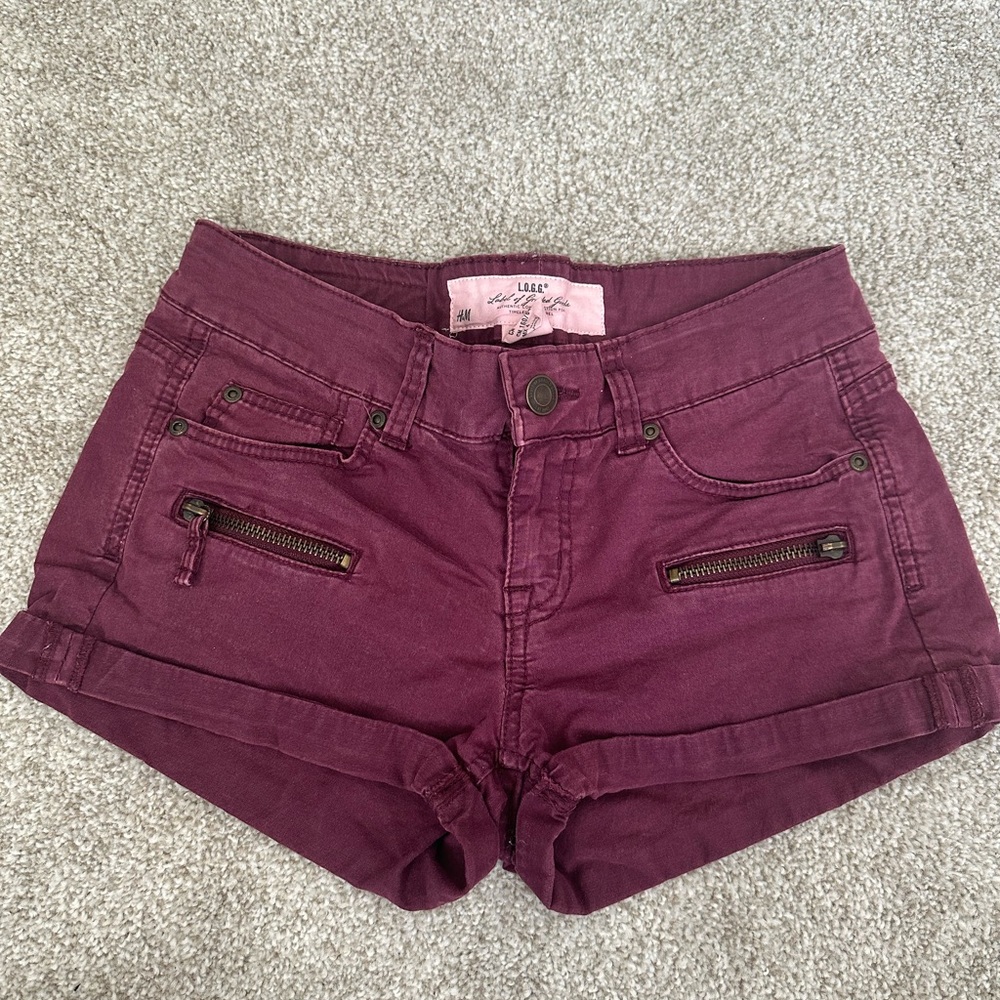 H&M burgundy shorts with zippers
